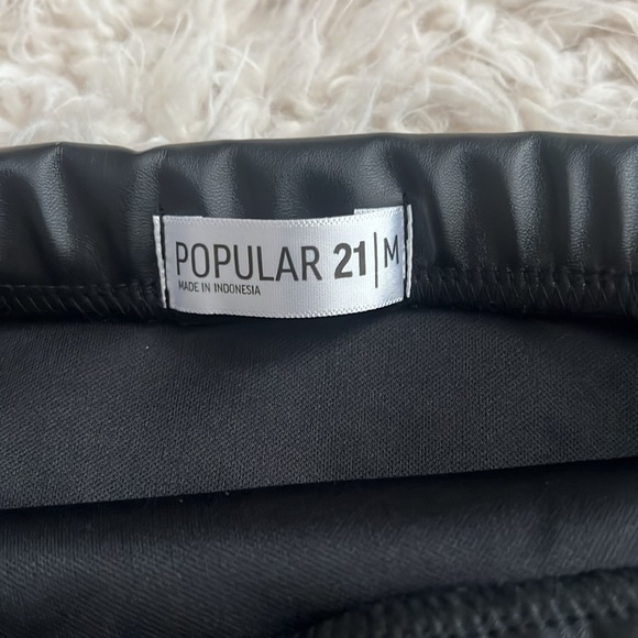 Black leather mini skirt - Picture 3 of 3